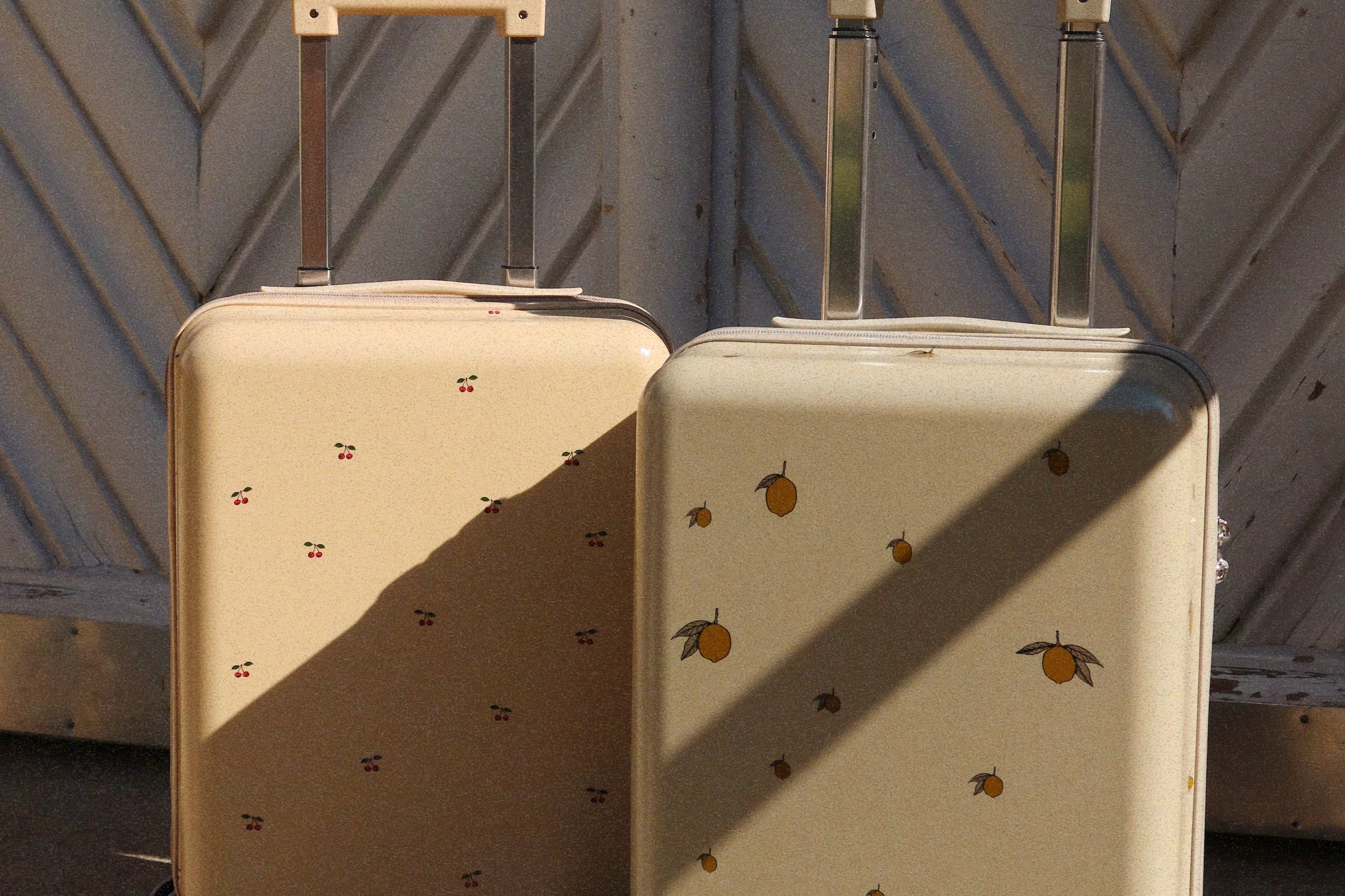 Konges Sløjd A/S TRAVEL SUITCASE lemon